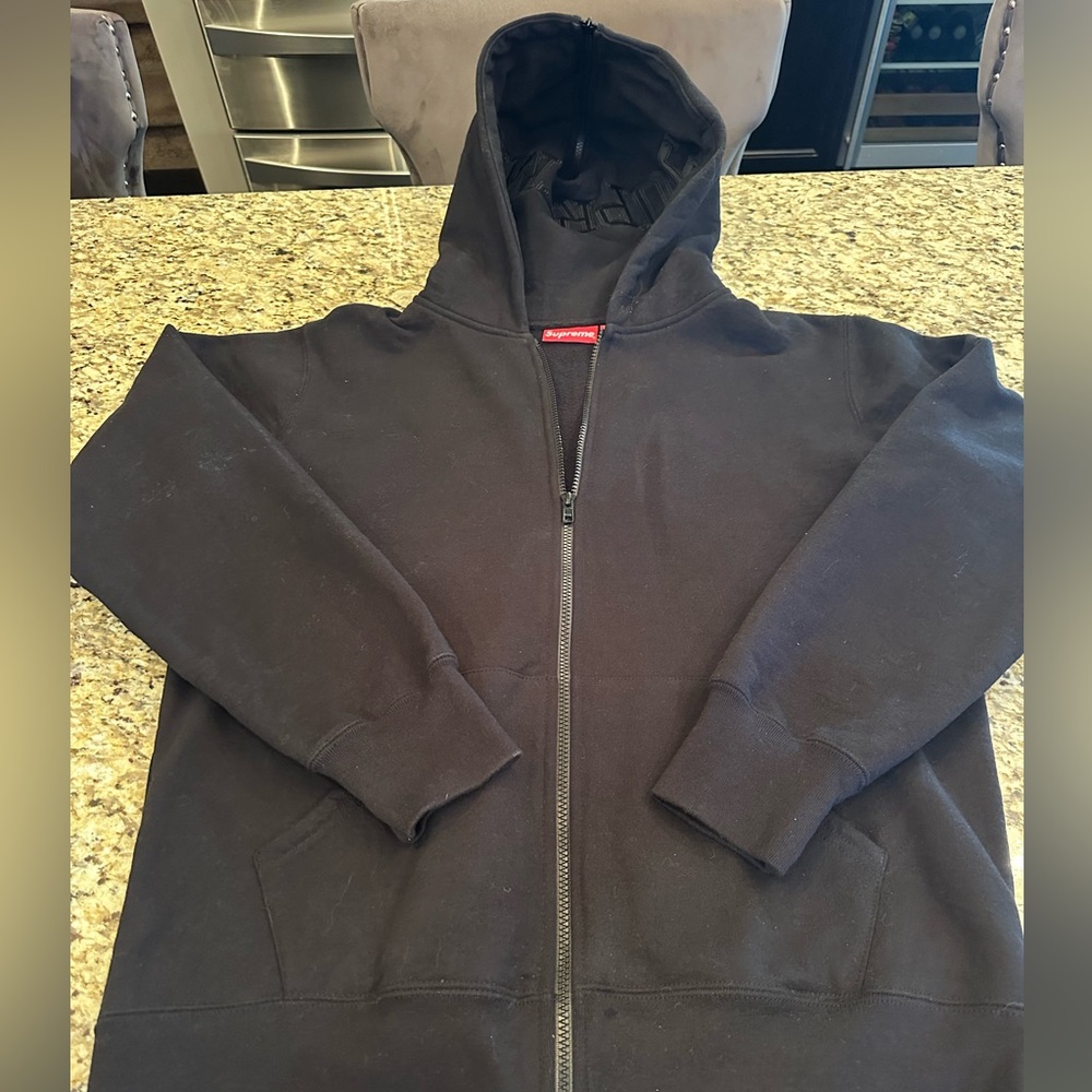 Men’s SUPREME full zip hoodie size medium